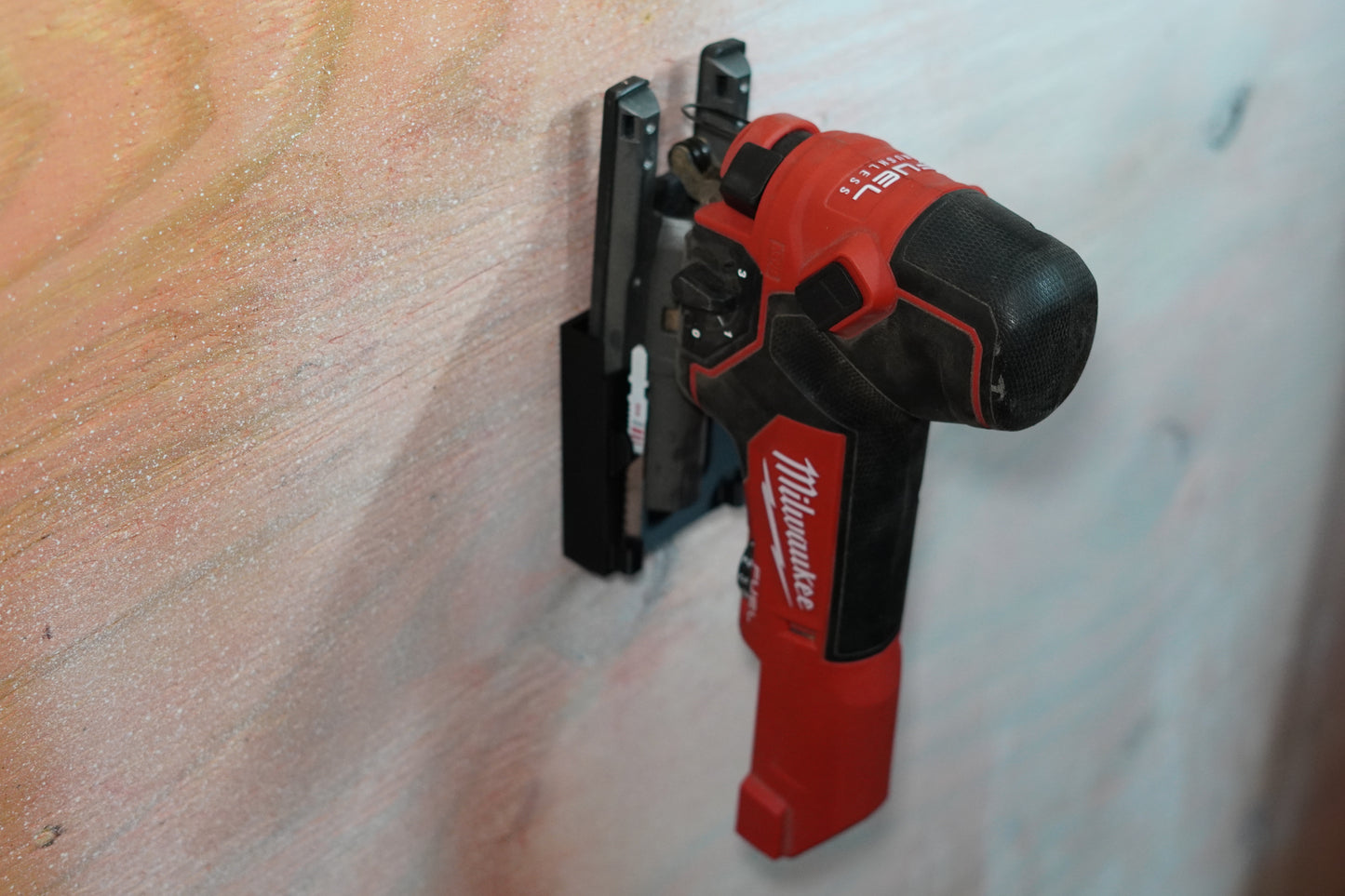 Wall-Mounted Milwaukee M18 Jigsaw Holder with Blade Slots – 3D Printed Organizer