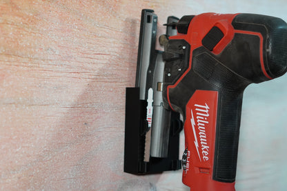 Wall-Mounted Milwaukee M18 Jigsaw Holder with Blade Slots – 3D Printed Organizer
